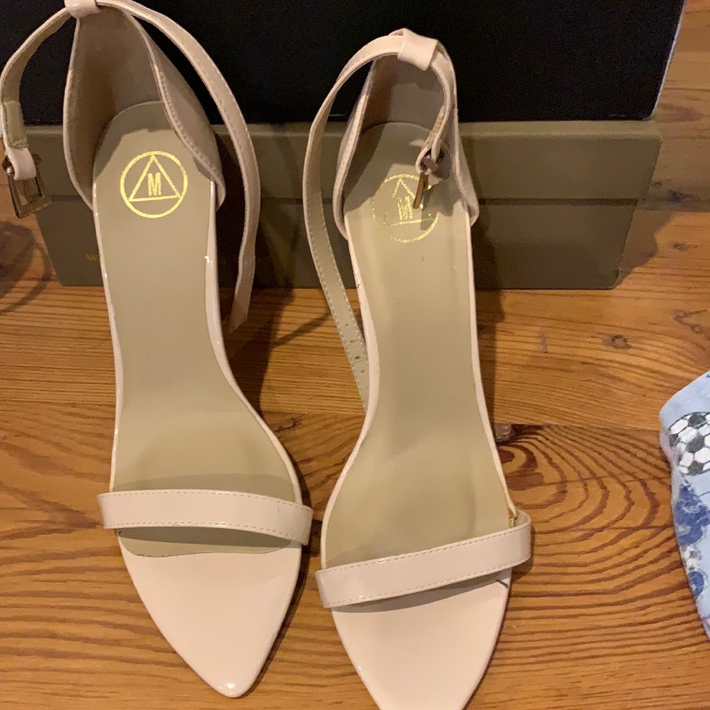 Nude patent pump